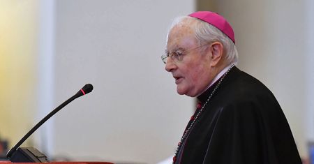 Abp Henryk Hoser w szpitalu z powodu COVID-19