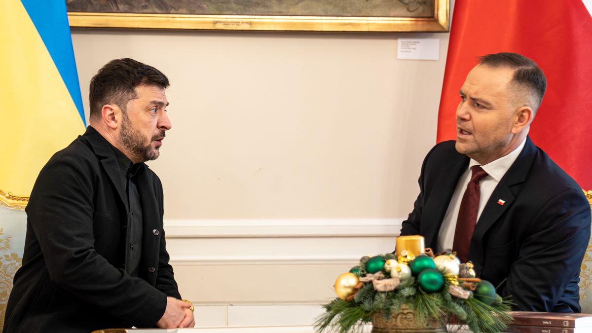 Karol Nawrocki, Poland's president, right, and Volodymyr Zelenskiy, Ukraine's president, at the Presidential Palace in Warsaw, Poland, on Friday, Dec. 19, 2025. At a pivotal summit in Brussels, European leaders agreed to provide Ukraine with a 90 billion euros loan to support its military and economic needs over the next two years. Photographer: Damian Lemanski/Bloomberg via Getty Images