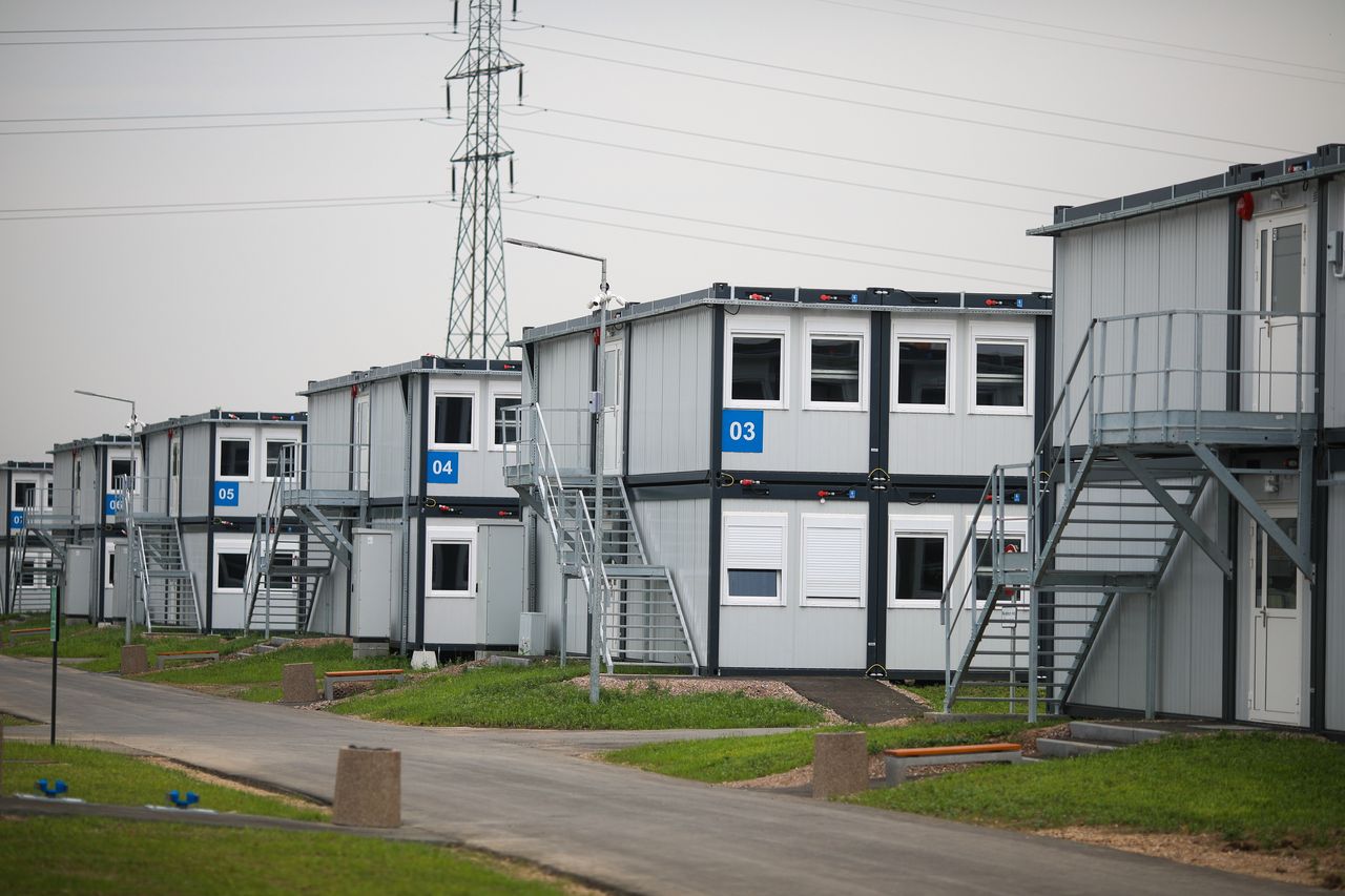 "Miasteczko" Orlenu. "Potrzebują 10 tys. pracowników. Nie mają wyjścia"