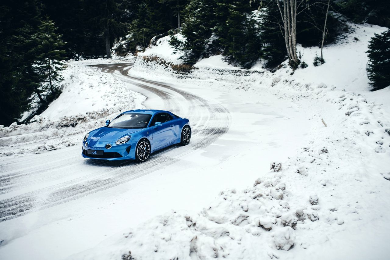 Alpine A110 na filmie reklamowym