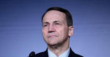 "Trzeba było". Były ambasador stanowczo o reakcji Sikorskiego