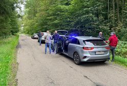 W aucie było 80 tysięcy. Dwóch mężczyzn zatrzymała policja