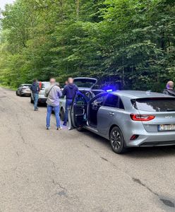 W aucie było 80 tysięcy. Dwóch mężczyzn zatrzymała policja