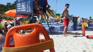 Krok od tragedii na plaży w Mielnie. Mężczyzna nie mógł wydostać się z wody