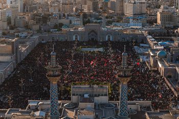 Ali Chamenei pochowany. Syna nie było na pogrzebie