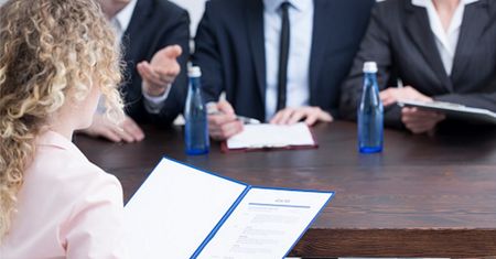 Szukają asystenta sprzedaży. Oferta pracy z Krakowa wywołała burzę