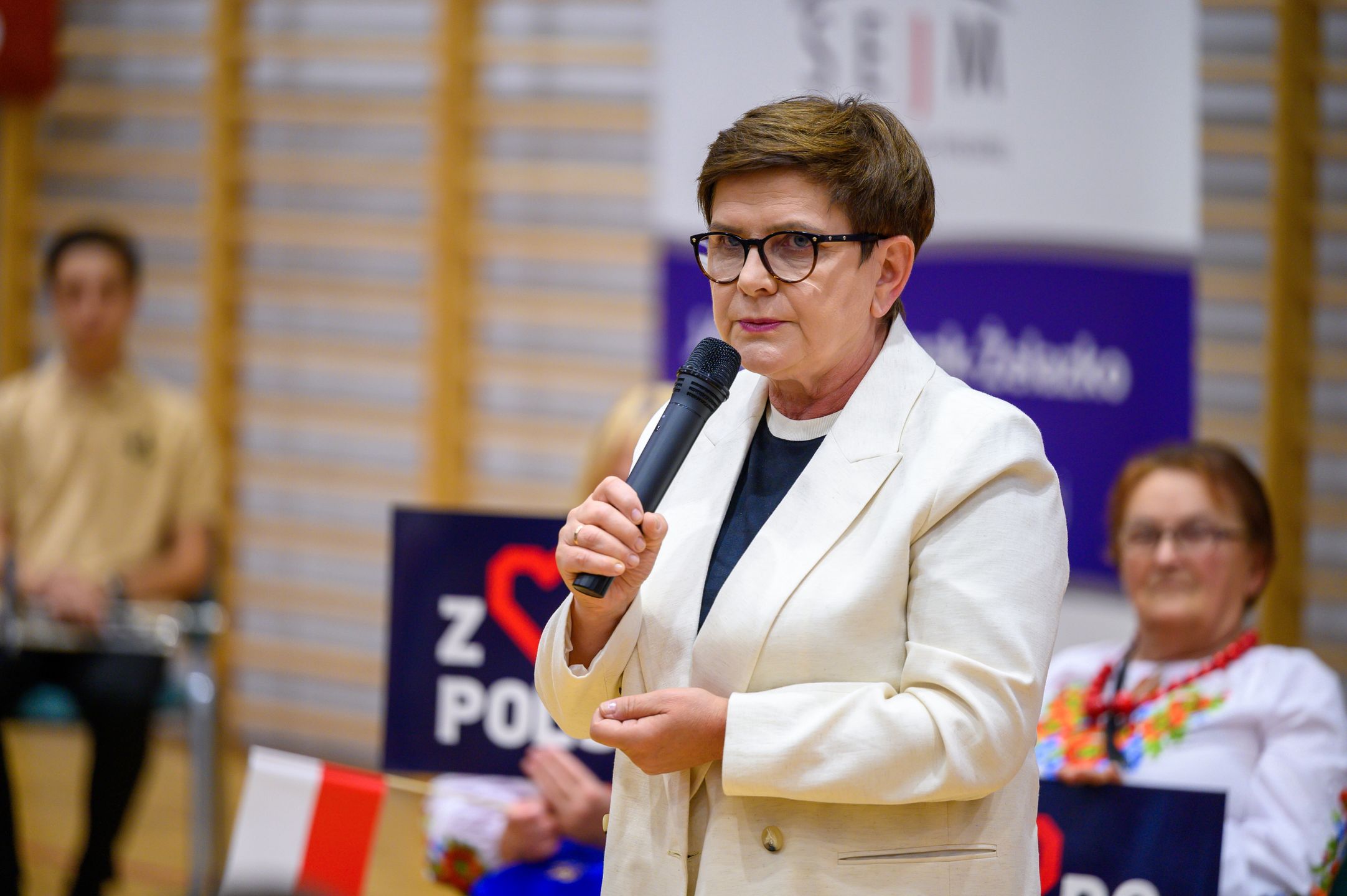 Dębno, 04.08.2023. Wiceprezes PiS, europoseł Beata Szydło podczas spotkania z sympatykami w hali widowiskowo-sportowej w miejscowości Dębno (woj. małopolskie), 4 bm. (mr) PAP/Paweł Topolski