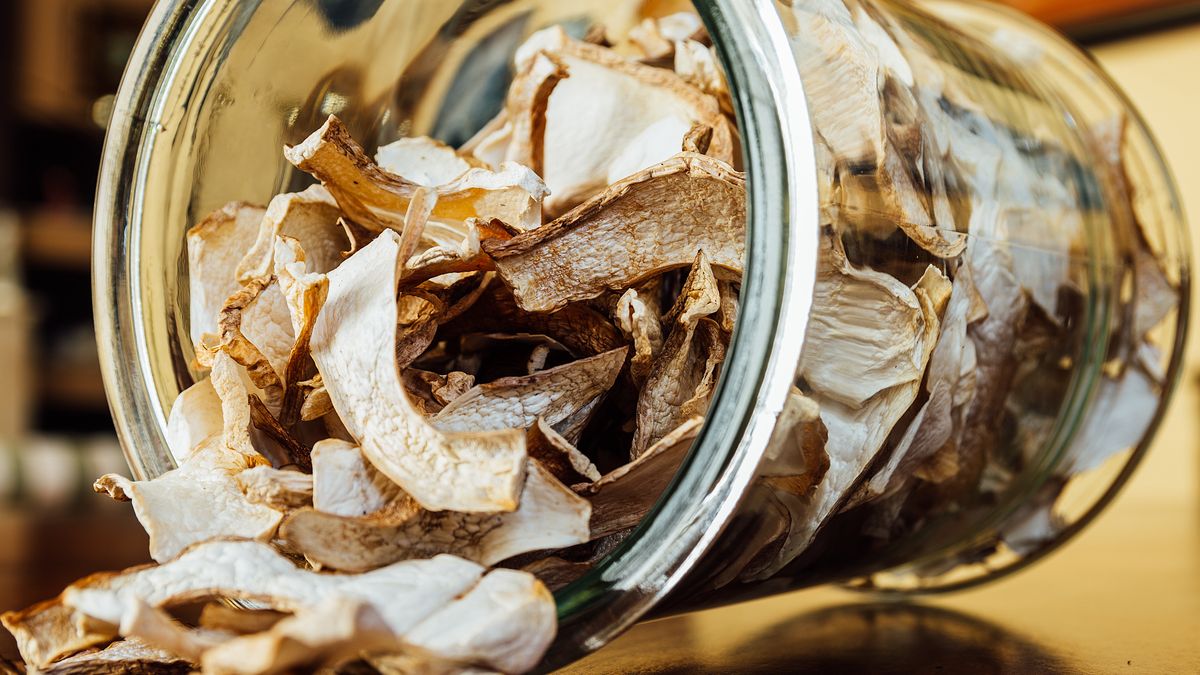 Co dodać do suszonych grzybów, żeby nie spleśniały?