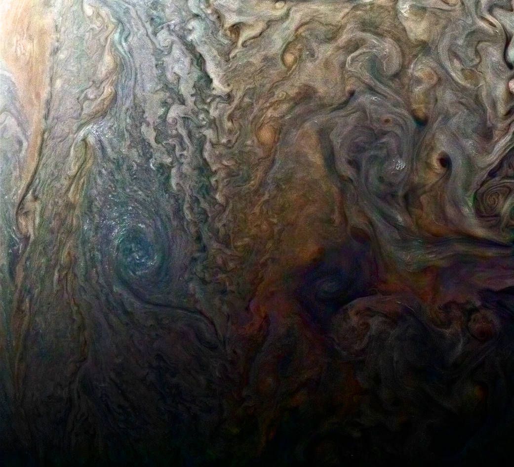 Najnowsze zdjęcie Jowisza wygląda jak abstrakcyjne dzieło malarskie