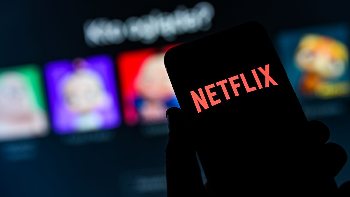 POLAND - 2022/12/02: In this photo illustration a Netflix logo seen displayed on a smartphone. (Photo Illustration by Mateusz Slodkowski/SOPA Images/LightRocket via Getty Images)