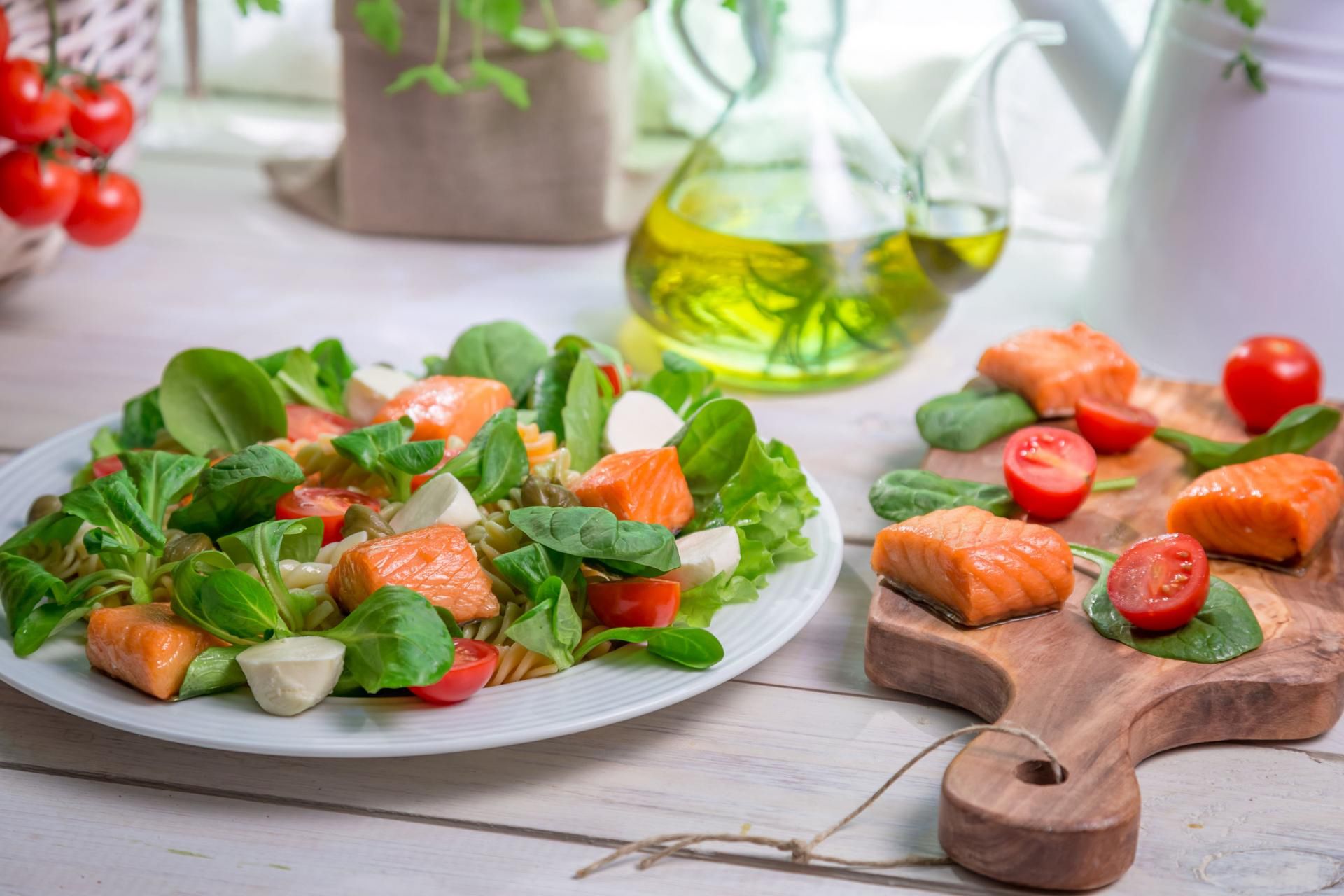 Sałatka z łososiem i szpinakiem obniży ryzyko wystąpienia udaru mózgu