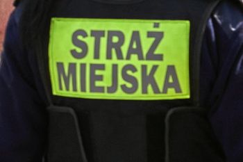 Ukradła kurtkę z przychodni. Wpadła przez słuchawki