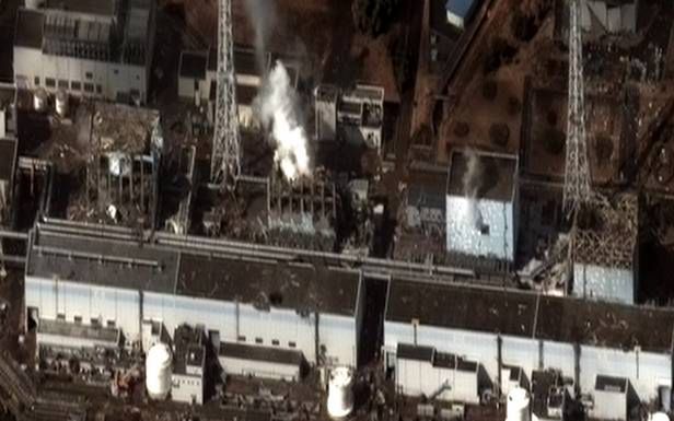 Satelitarne zdjęcie uszkodzonej elektrowni (Fot. Wikimedia Commons)