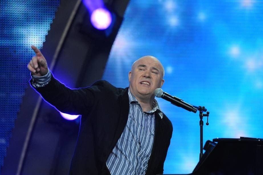 Postać znanego wokalisty Ryszard Rynkowskiego w ostatnim czasie znów jest na ustach wielu rodaków. Prokuratura Rejonowa w Brodnicy postawiła mu zarzuty za pijaną jazdę samochodem, ale i prowadzi śledztwo w sprawie śmierci jego żony. Niestety, nie pierwszy to raz, gdy konflikty z prawem splatają się w życiu artysty z rodzinnymi dramatami.