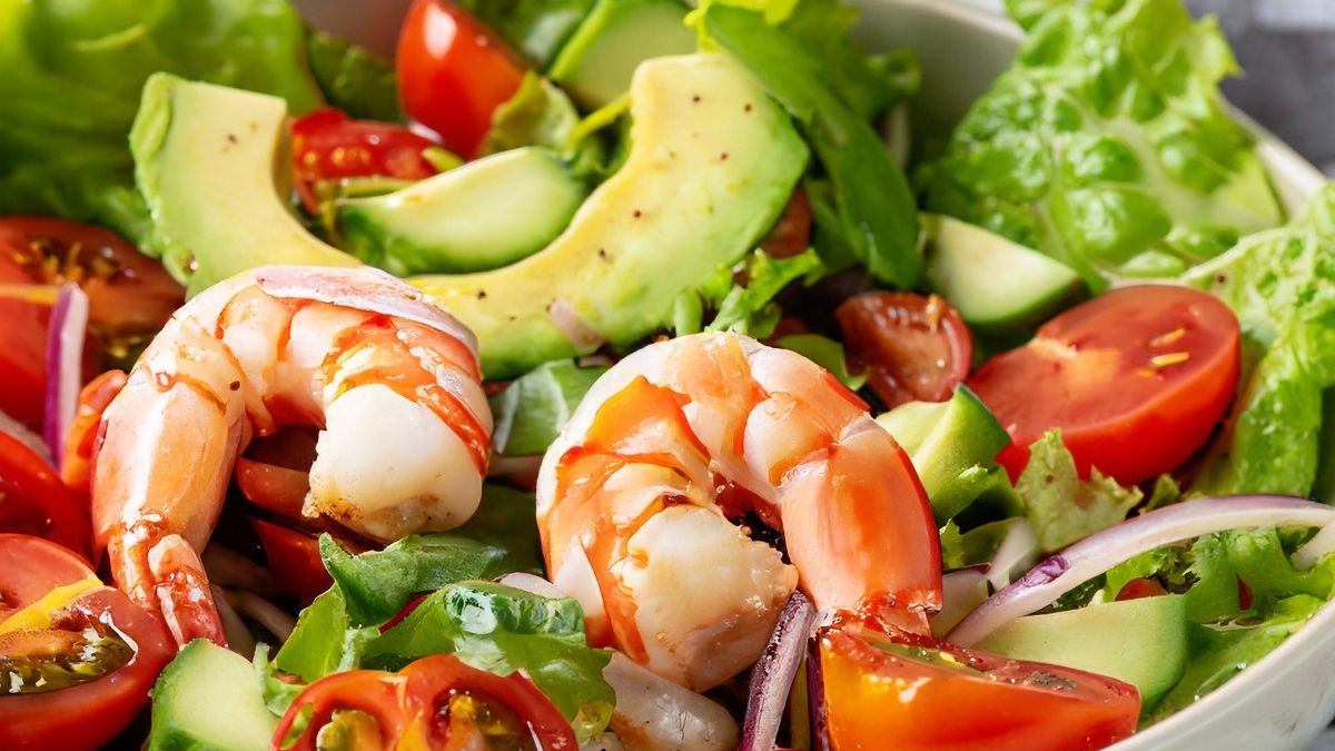 Sałatka z krewetkami jest obłędna
