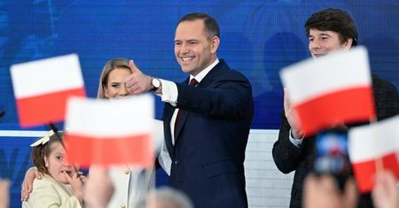 "Hardcorowa kampania", "jazda po bandzie". PiS zbroi się na drugą turę. Kulisy ze sztabu