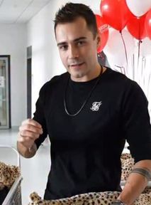 Puchacz zrzekł się nagrody z "Sabotażysty". Rezi i Kuqe w jego imieniu przekazali ją Fundacji Cancer Fighters