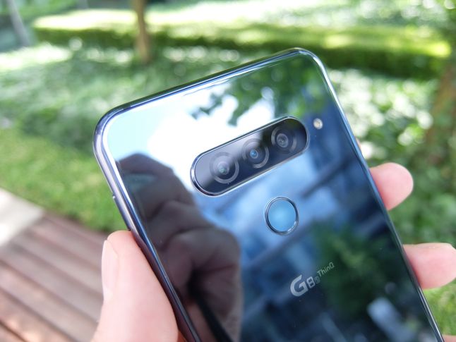 Potrójny obiektyw i szklane plecy LG G8s ThinQ
