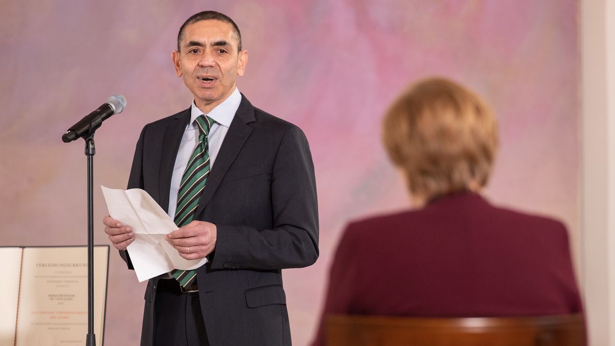 Szef BioNTech Ugur Sahin spotkał się z kanclerz Niemiec Angelą Merkel.