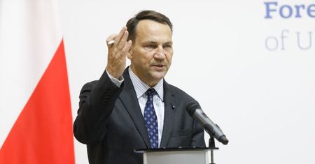 Sikorski reaguje na awanturę ws. słów o Krymie