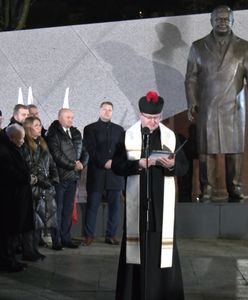 Odsłonili pomnik Lecha Kaczyńskiego. Przyjechał specjalnie prezes PiS