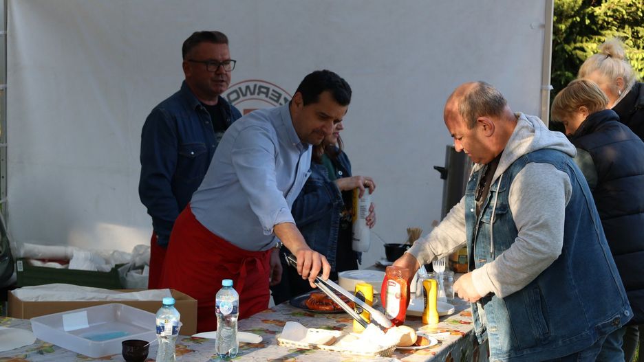 Atmosfera była pełna radości, a mieszkańcy chętnie korzystali z okazji do rozmów i integracji