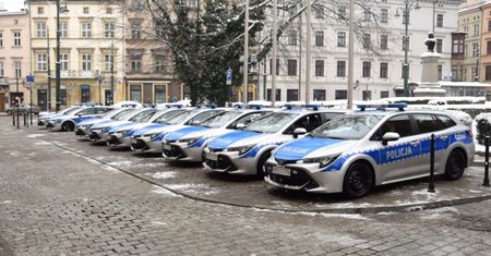 Krakowska policja ma nowe radiowozy. Mogą poruszać się bezszelestnie
