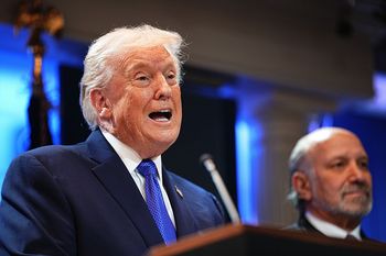 Rozsierdzony Trump podwyższa stawkę. "W pełni dozwolone 15 proc."