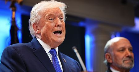 Rozsierdzony Trump podwyższa stawkę. "W pełni dozwolone 15 proc."
