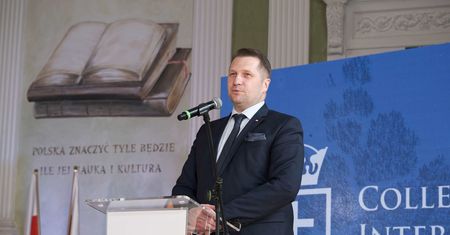 Przemysław Czarnek będzie mógł ustalać programy. W Sejmie podjęto decyzję