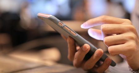 Jak usunąć konto z telefonu Samsung, Xiaomi, Huawei i iPhone?