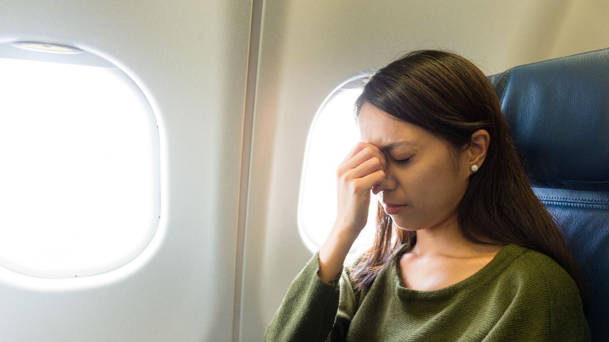 Ból brzucha, głowy i niestrawność to normalne dolegliwości podczas lotu samolotem