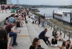 Warszawa. Zatrzęsienie na bulwarach. Przedsiębiorcy przygotowują się do otwarcia lokali