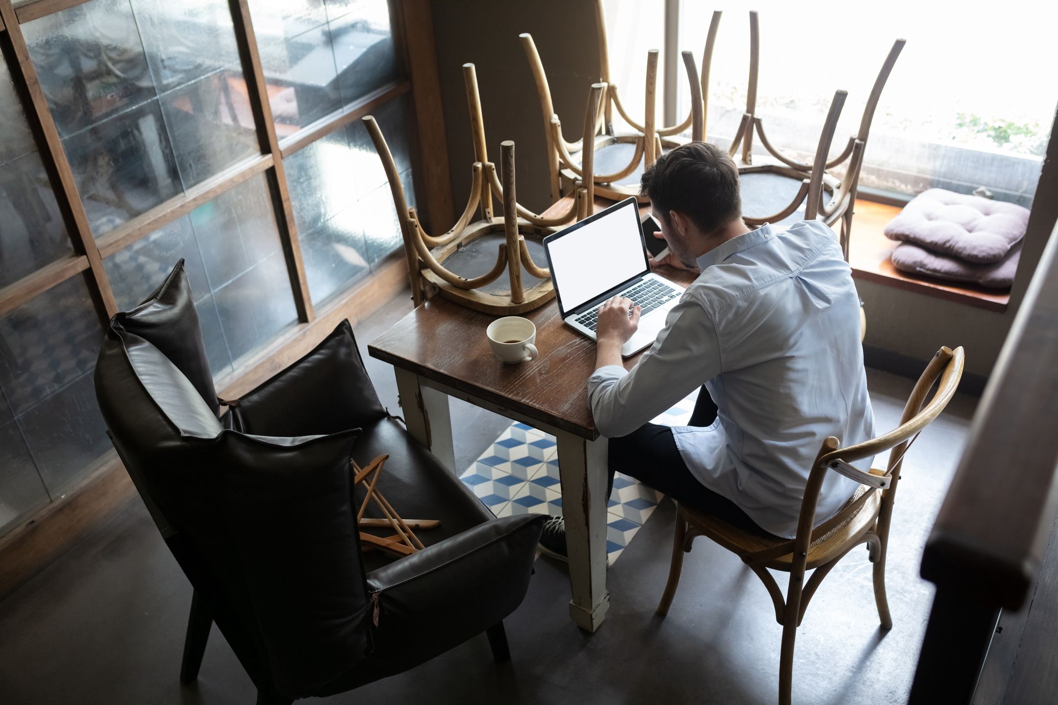 Restauracje mogą oferować jedynie posiłki na wynos.