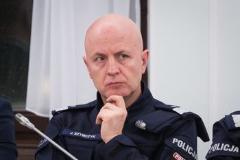 Granatnik w gabinecie komendanta. Gen. Szymczyk stanął przed sądem