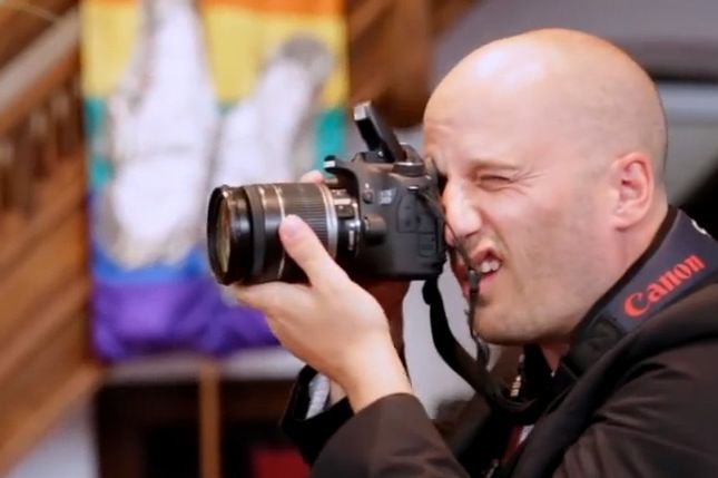 Profesjonalny fotograf pokaże Wam, jak zrujnować każdy ślub