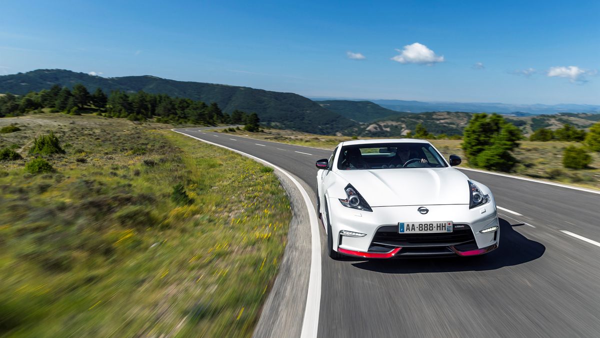 Nissan 370Z jest dostępny w ostrzejszej odmianie Nismo.