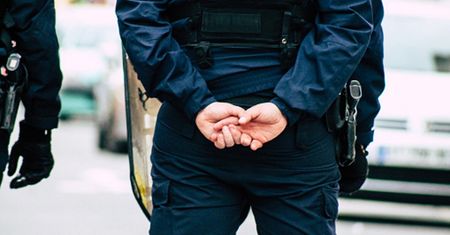 Uczeń zasztyletował nauczycielkę. Nowe doniesienia z Francji budzą grozę