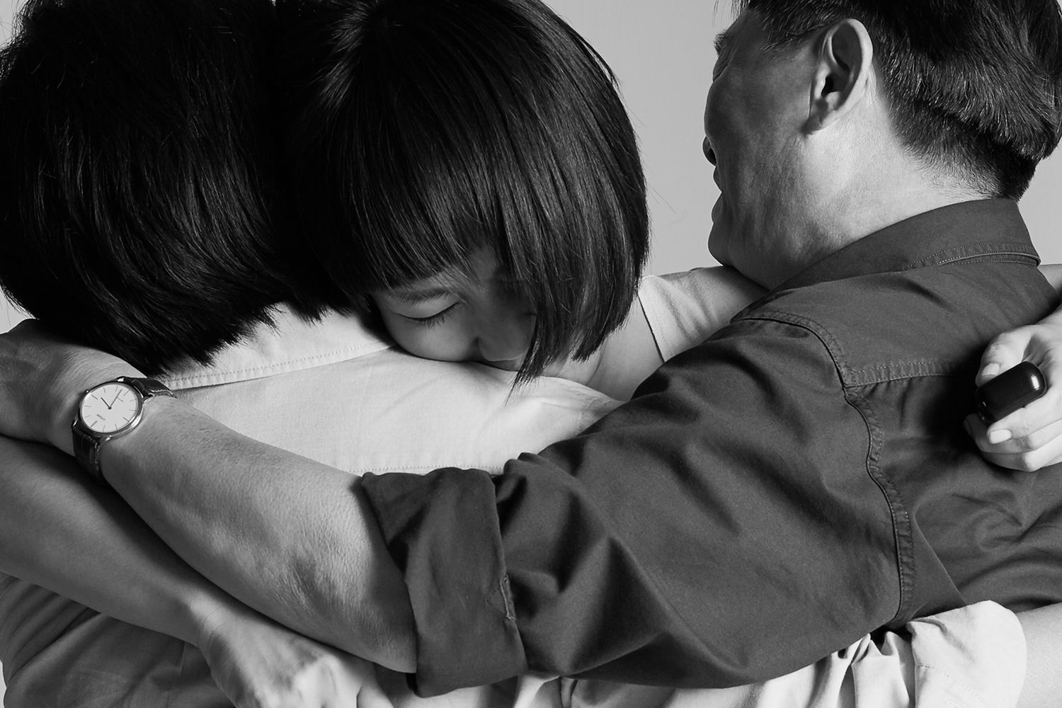 Projekt fotograficzny „Care Deeply” trafnie pokazuje jakie emocje towarzyszą przytuleniu 14