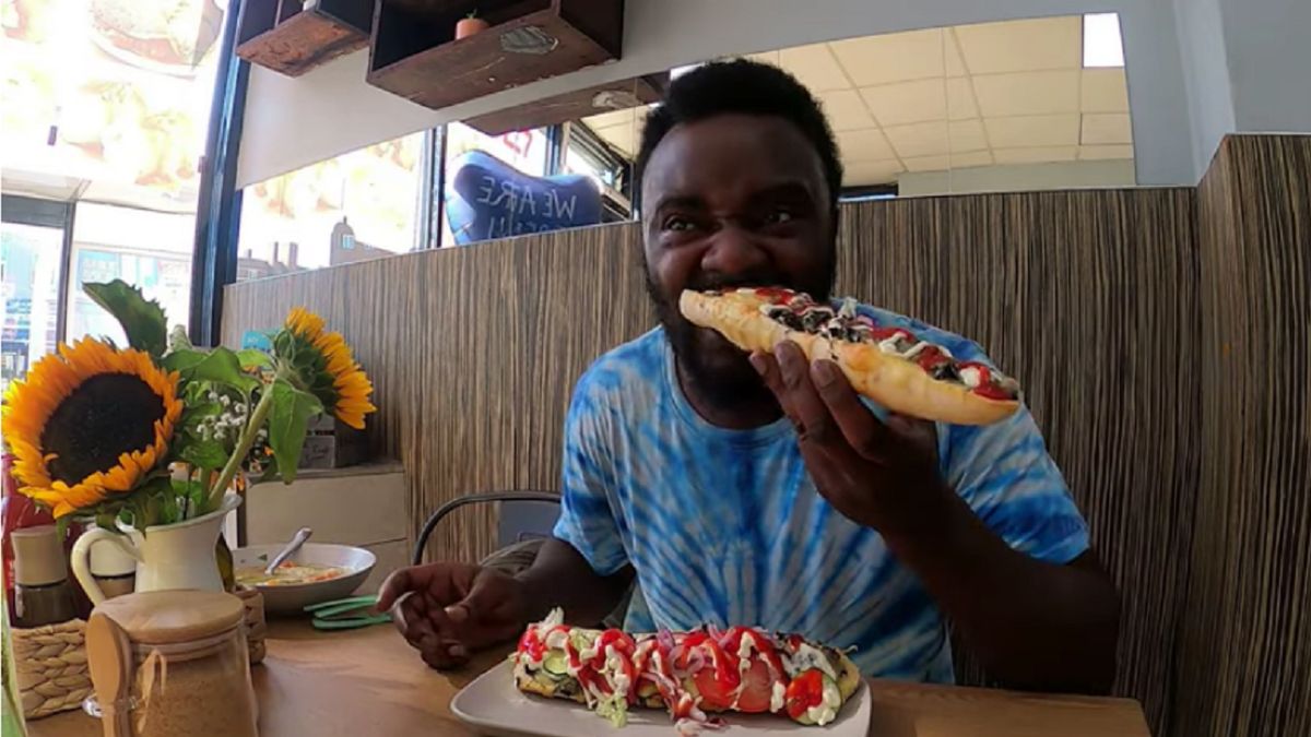 Youtuber był zachwycony tym, że może w Londynie kupić polską zapiekankę