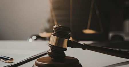 Wyłudzili prawie 33 mln zł unijnych pieniędzy. Akt oskarżenia przeciwko 10 osobom
