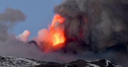 Włochy zadrżały. Erupcje Etny sięgają 10 kilometrów wysokości!