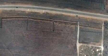 Masowe groby pod Mariupolem. Amerykanie pokazują dowody na zdjęciach satelitarnych
