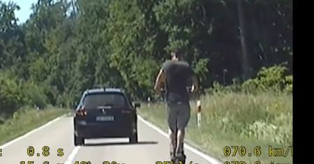 70 km/h na hulajnodze. 46-latek jechał bez kasku