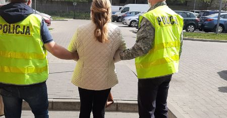 Kompletnie pijana spowodowała stłuczkę. Próbowała „dogadać się” z policją za 4 tys. złotych
