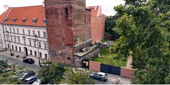 Niezwykłe znalezisko w Wieży Zegarowej w Płocku. Drewno trafiło do badań