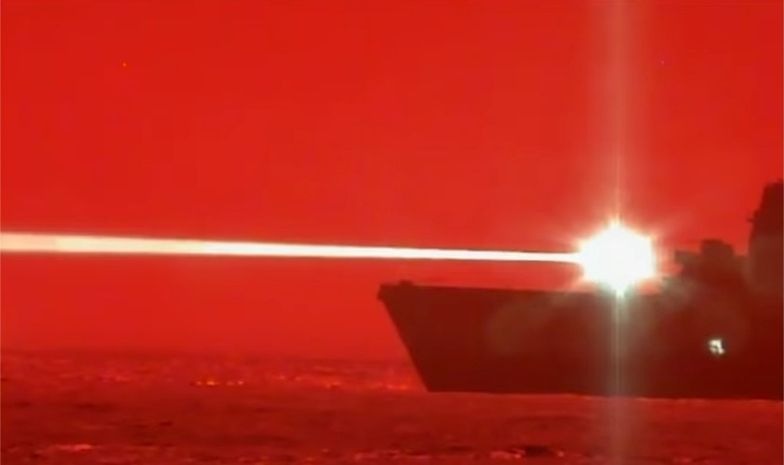 Okręt US Navy zestrzela drona za pomocą broni laserowej