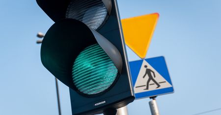 Warszawa. Nowe światła na przejściach dla pieszych na Pradze i we Włochach