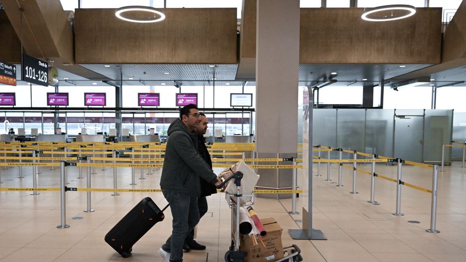 Aviation security workers go on strike at Cologne-Bonn airport
Travelers walk through the abandoned check-in hall of Cologne-Bonn airport during a strike of aviation security workers called by German trade union Verdi, in Cologne, Germany, April 20, 2023.,Image: 770621122, License: Rights-managed, Restrictions: , Model Release: no, Credit line: JANA RODENBUSCH / Reuters / Forum
JANA RODENBUSCH / Reuters / Forum
civil unrest, transport, labour