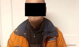 W biały dzień napadł na seniorkę. Wykręcił jej palce, by wyrwać torebkę